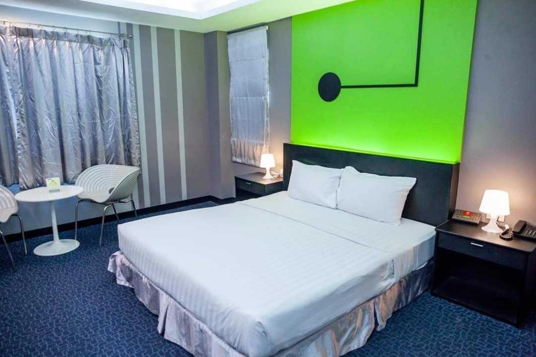 סופאן בורי Capital O 75514 Vasidtee City Hotel מראה חיצוני תמונה