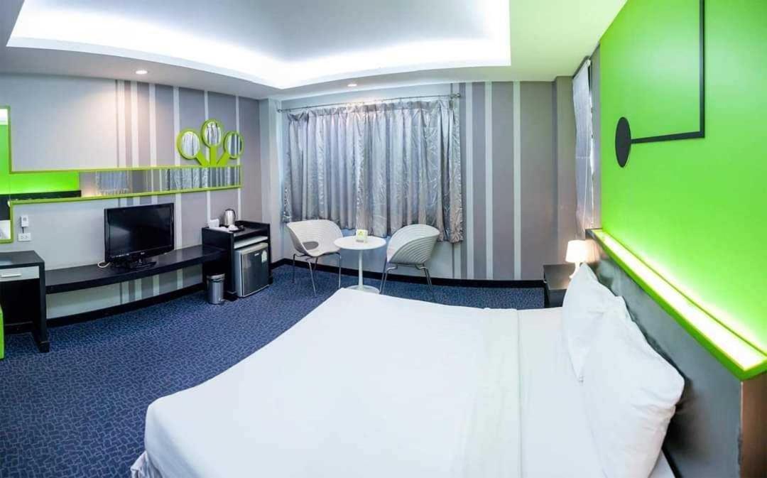 סופאן בורי Capital O 75514 Vasidtee City Hotel מראה חיצוני תמונה
