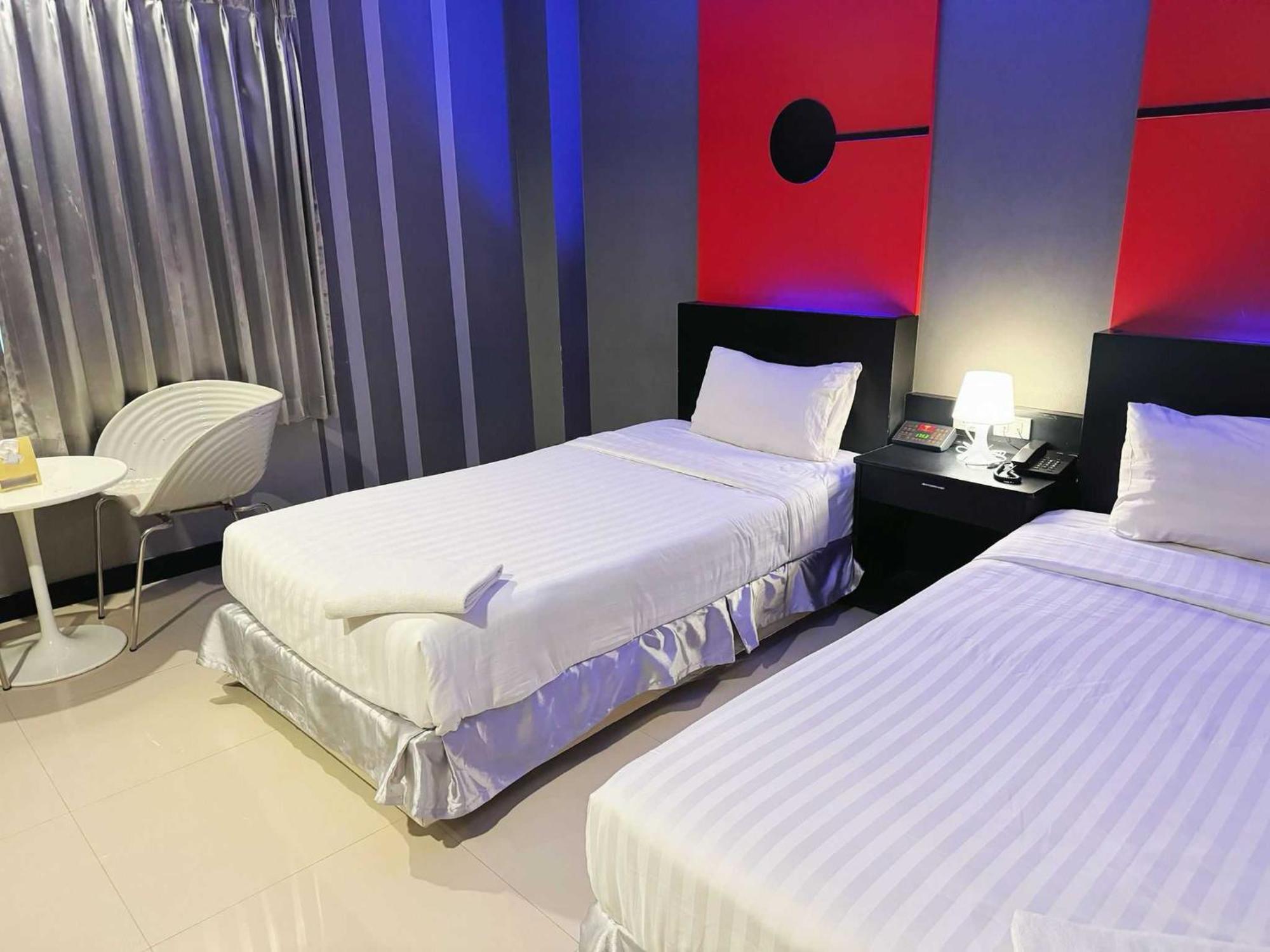 סופאן בורי Capital O 75514 Vasidtee City Hotel מראה חיצוני תמונה