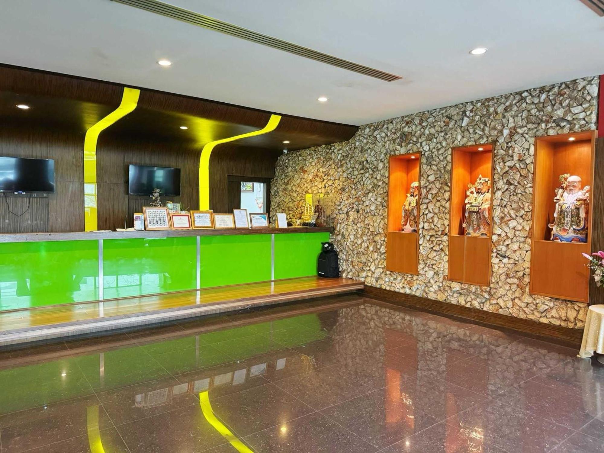 סופאן בורי Capital O 75514 Vasidtee City Hotel מראה חיצוני תמונה