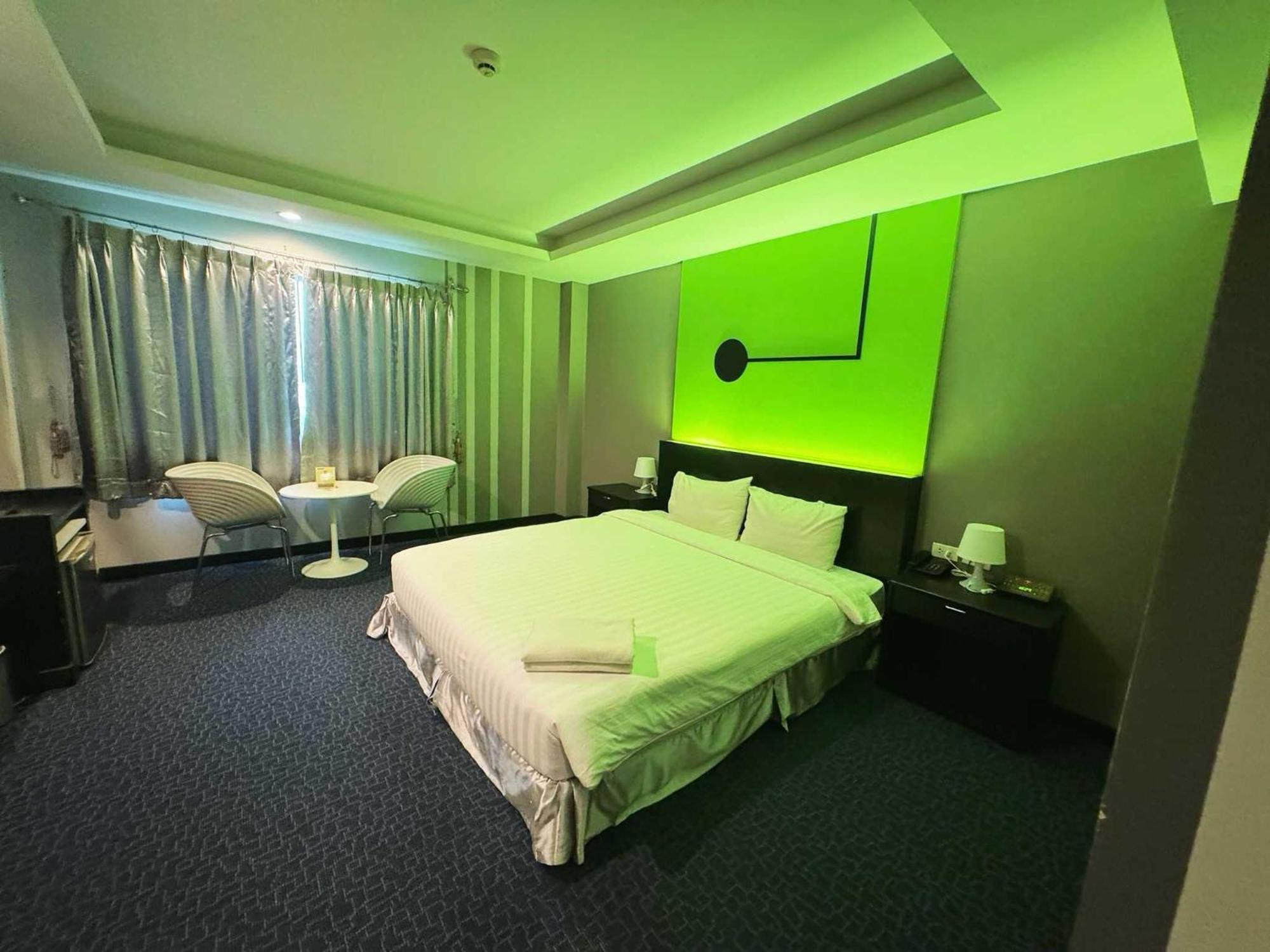 סופאן בורי Capital O 75514 Vasidtee City Hotel מראה חיצוני תמונה