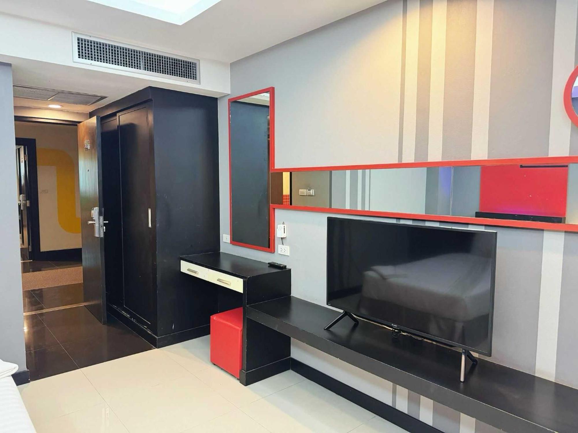 סופאן בורי Capital O 75514 Vasidtee City Hotel מראה חיצוני תמונה