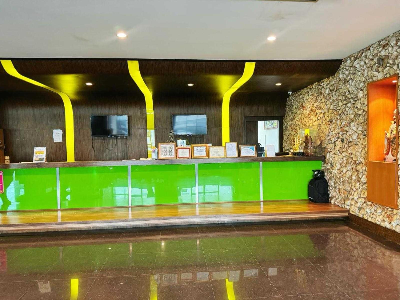סופאן בורי Capital O 75514 Vasidtee City Hotel מראה חיצוני תמונה
