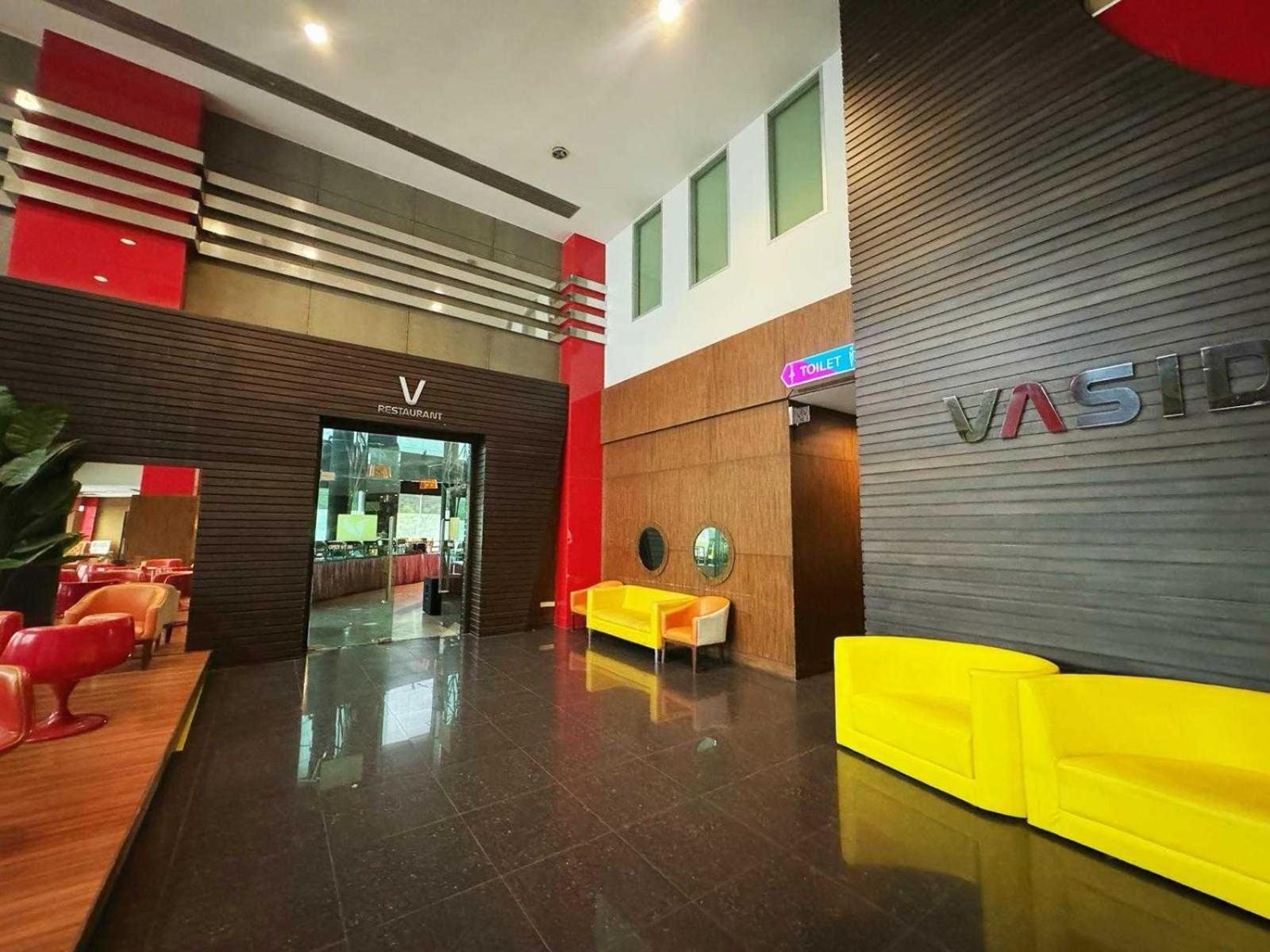 סופאן בורי Capital O 75514 Vasidtee City Hotel מראה חיצוני תמונה
