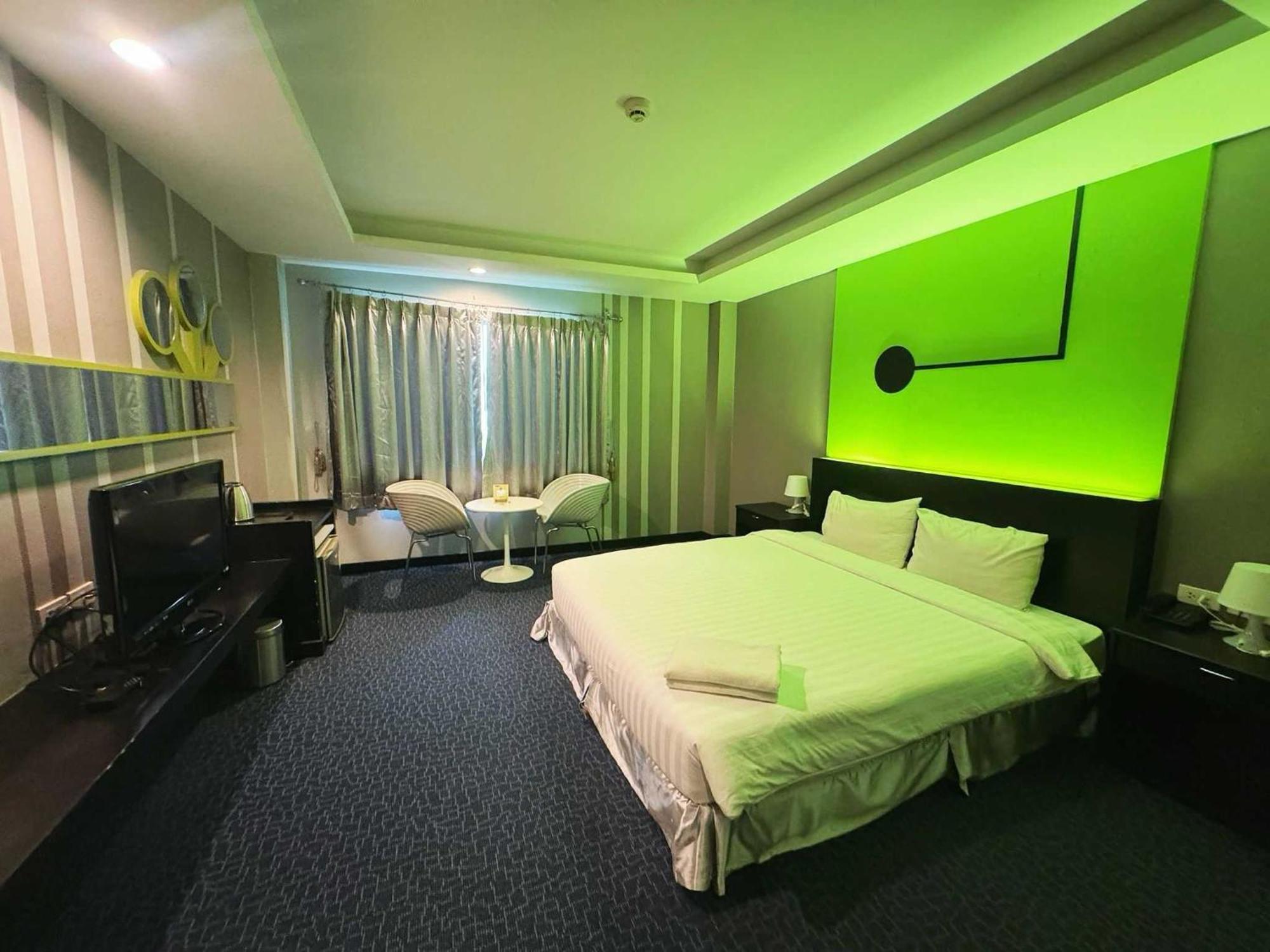 סופאן בורי Capital O 75514 Vasidtee City Hotel מראה חיצוני תמונה