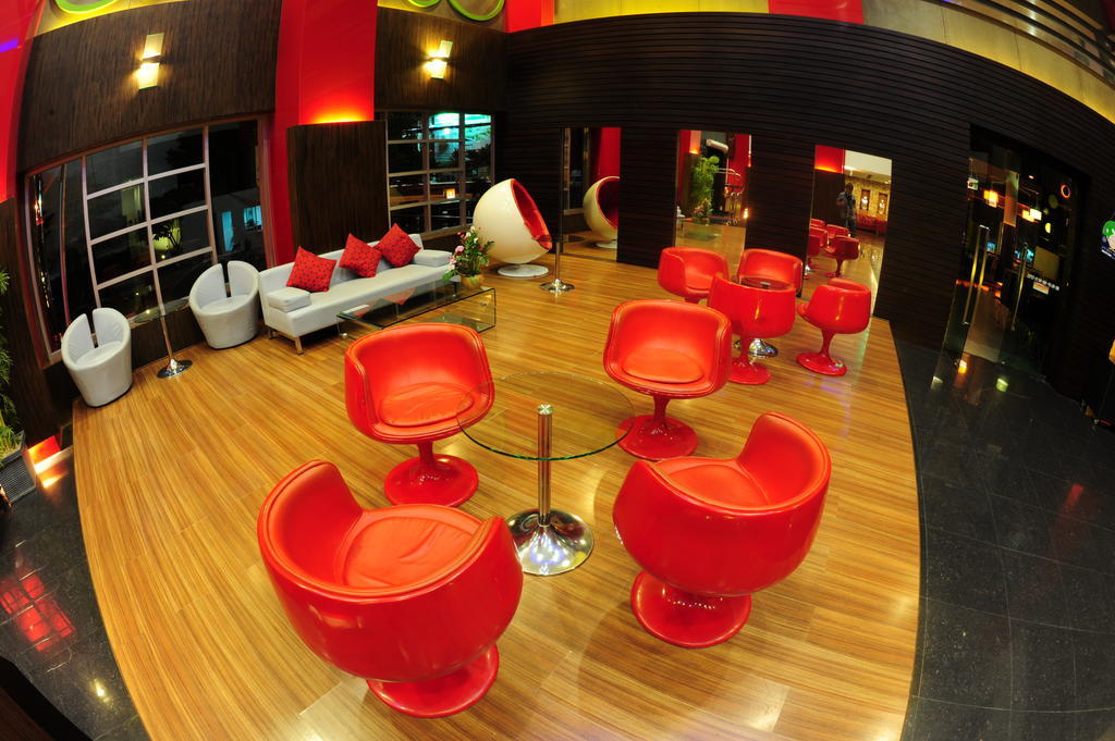סופאן בורי Capital O 75514 Vasidtee City Hotel מראה חיצוני תמונה