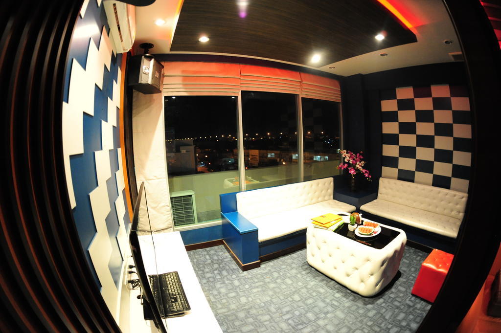 סופאן בורי Capital O 75514 Vasidtee City Hotel מראה חיצוני תמונה