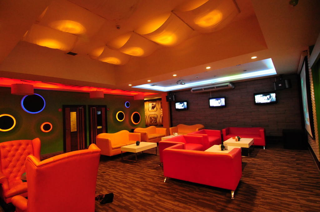 סופאן בורי Capital O 75514 Vasidtee City Hotel מראה חיצוני תמונה